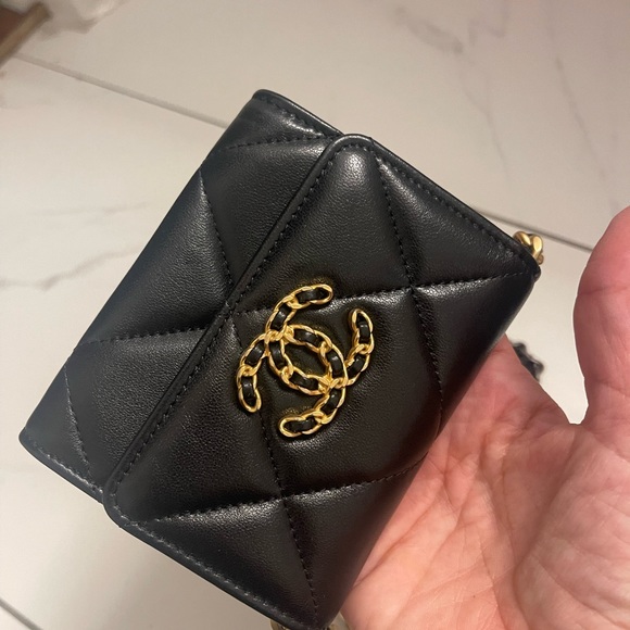 Chanel 19 . Mini flap wallet on chain. - Picture 2 of 15